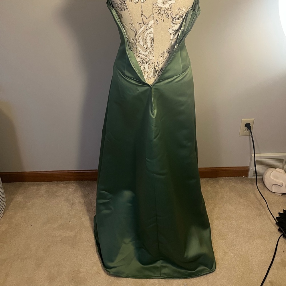 Elegant Green Satin Dress Size 2 - Picture 7 of 14